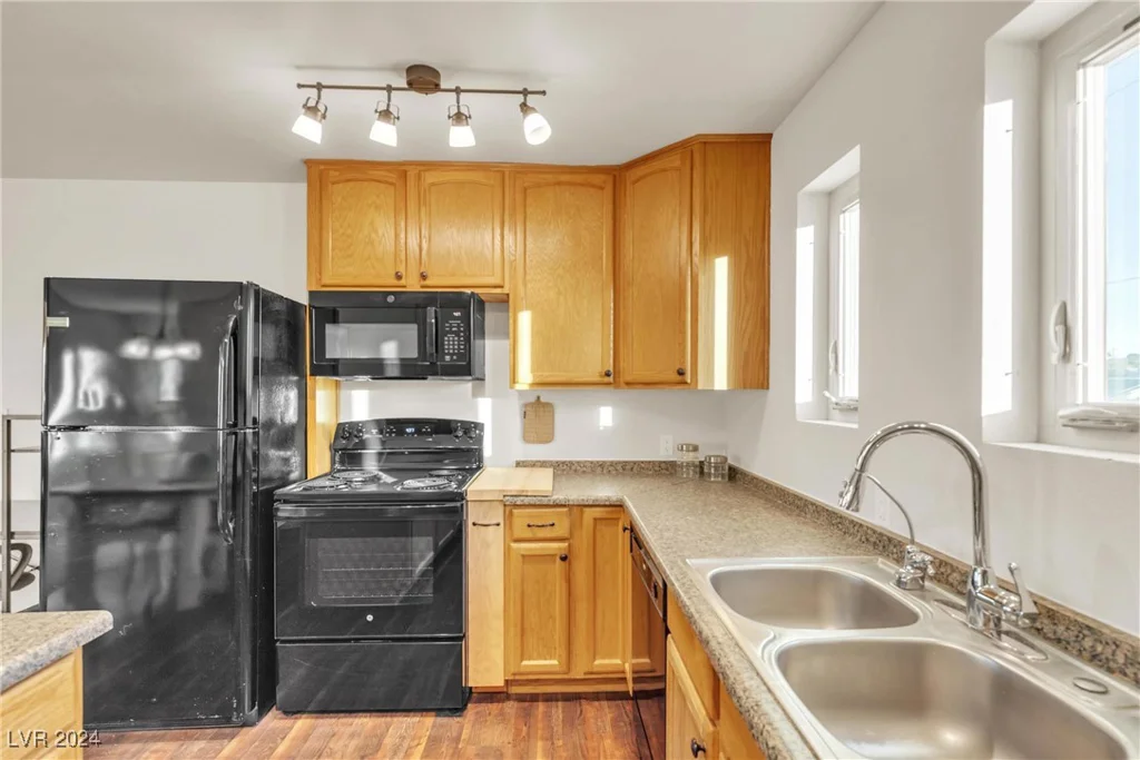 260 Desert Rose, Henderson, NV 89015