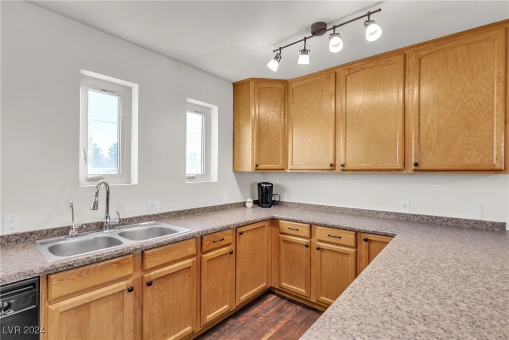 260 Desert Rose, Henderson, NV 89015