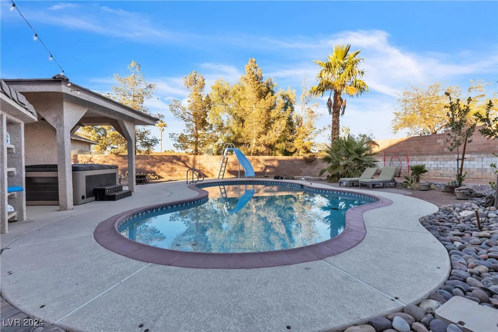 260 Desert Rose, Henderson, NV 89015