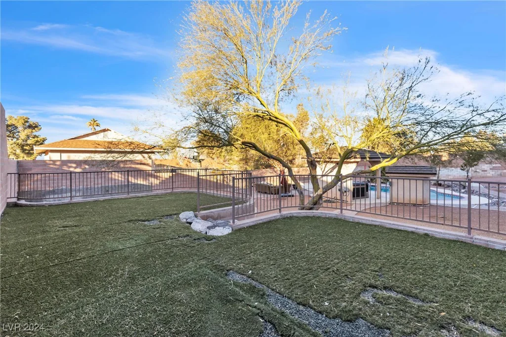 260 Desert Rose, Henderson, NV 89015