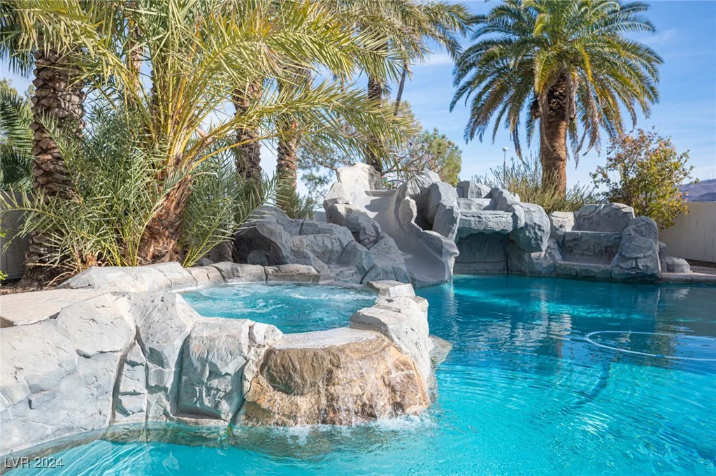 320 Glistening Cloud, Henderson, NV 89012