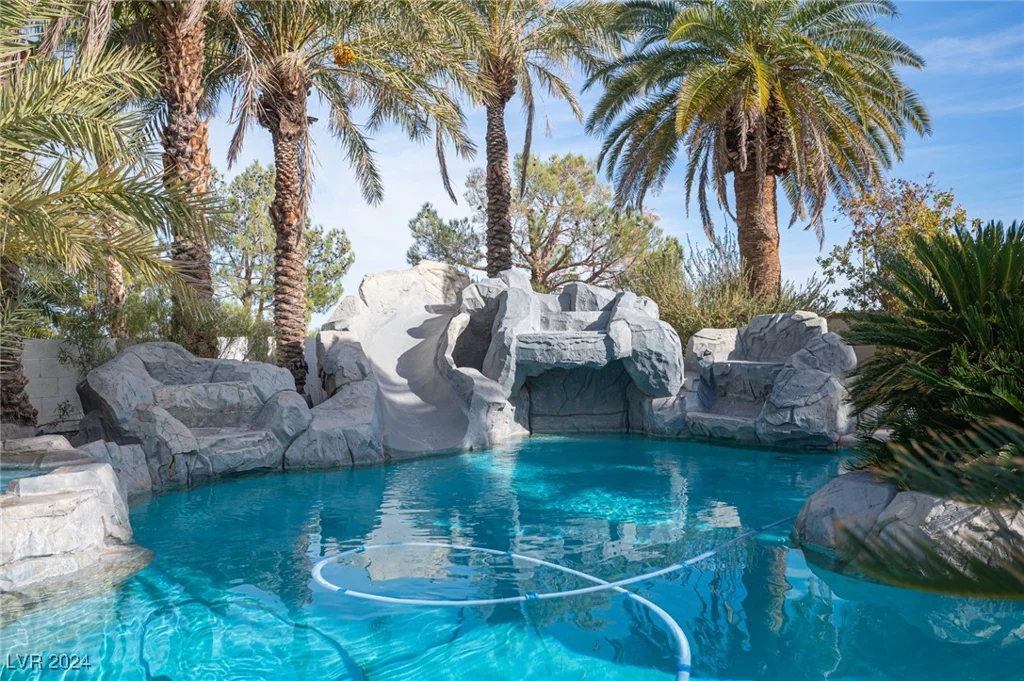 320 Glistening Cloud, Henderson, NV 89012