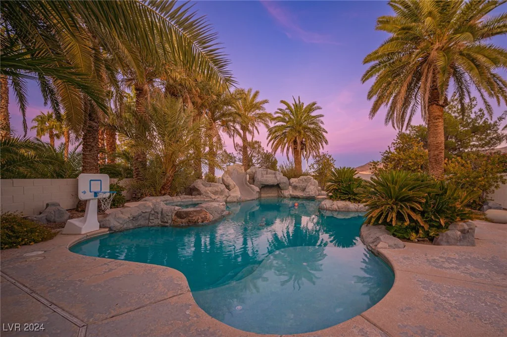 320 Glistening Cloud, Henderson, NV 89012