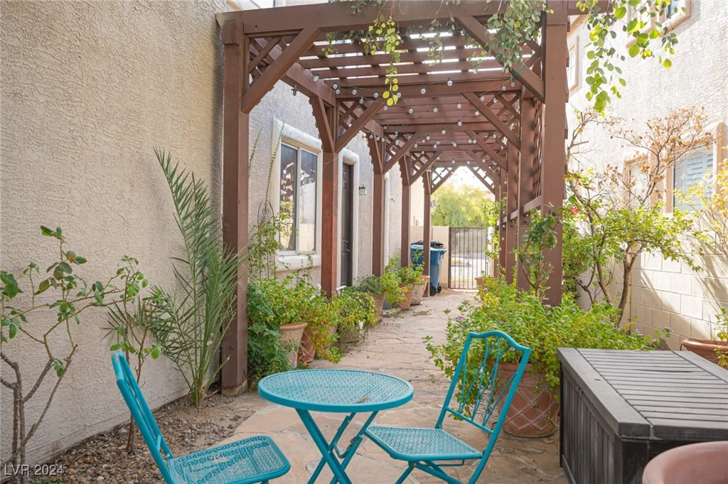 320 Glistening Cloud, Henderson, NV 89012