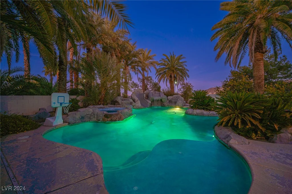 320 Glistening Cloud, Henderson, NV 89012