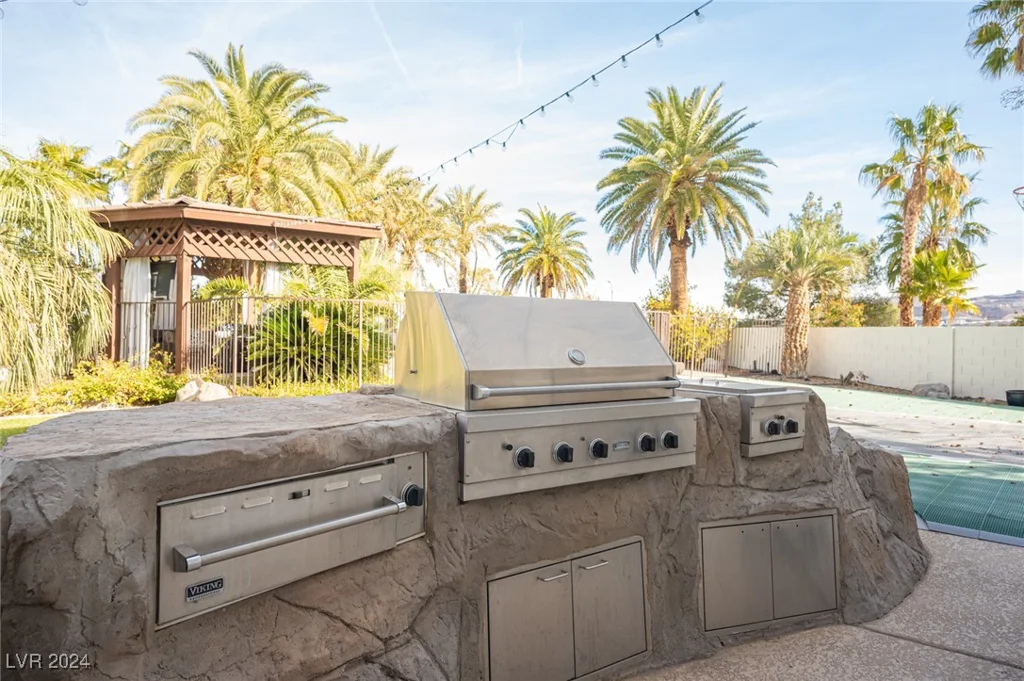 320 Glistening Cloud, Henderson, NV 89012