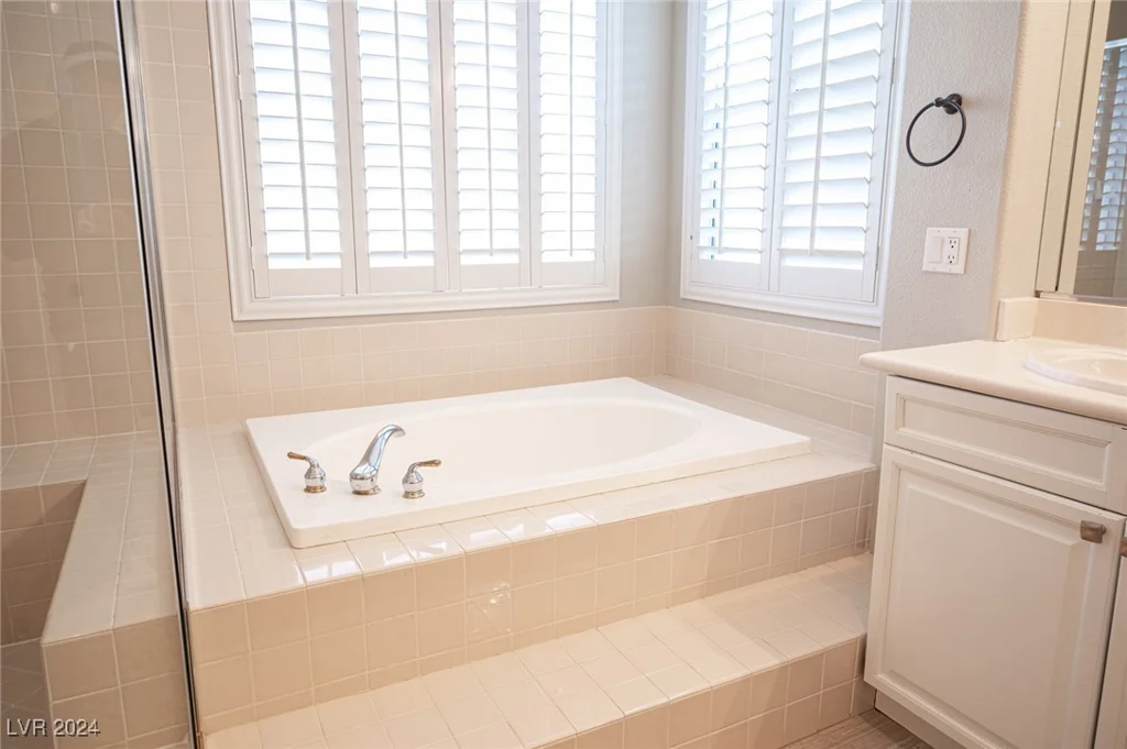 320 Glistening Cloud, Henderson, NV 89012