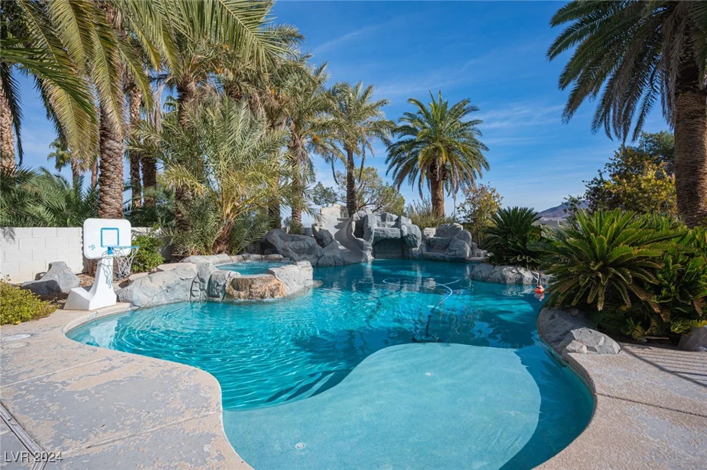 320 Glistening Cloud, Henderson, NV 89012