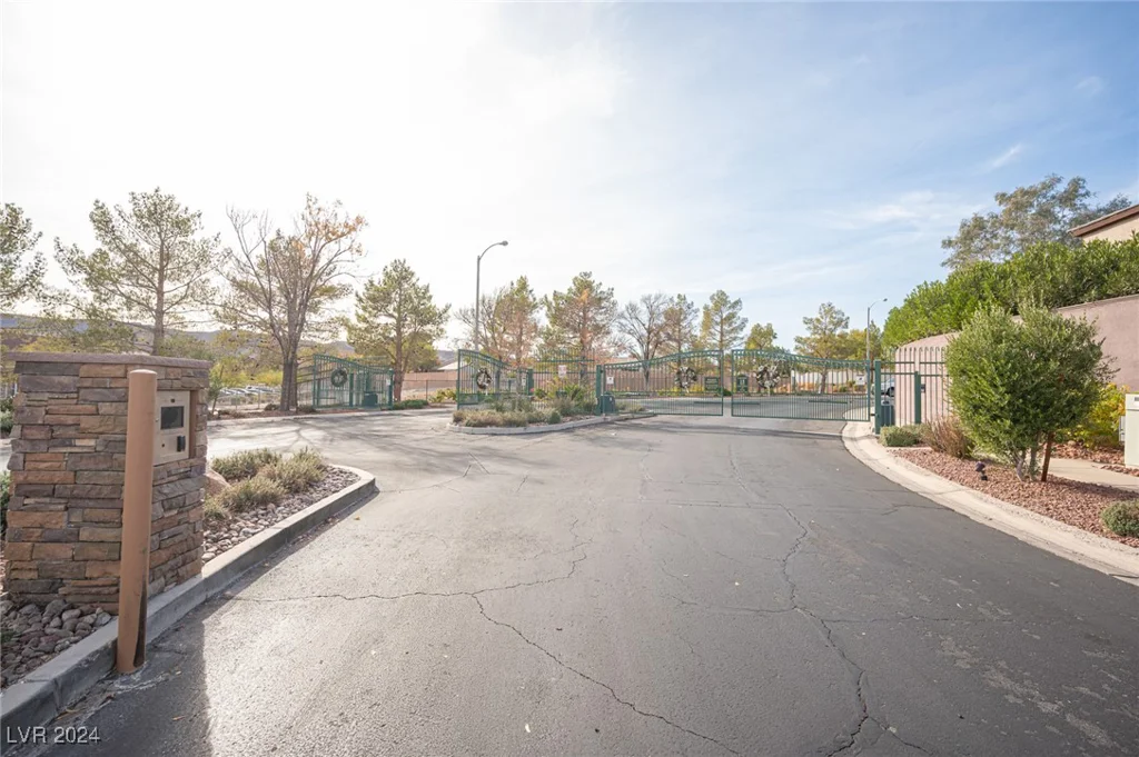 320 Glistening Cloud, Henderson, NV 89012