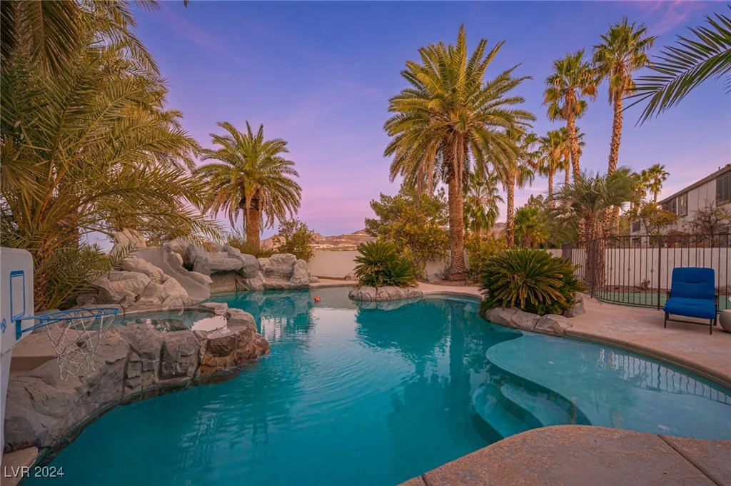 320 Glistening Cloud, Henderson, NV 89012