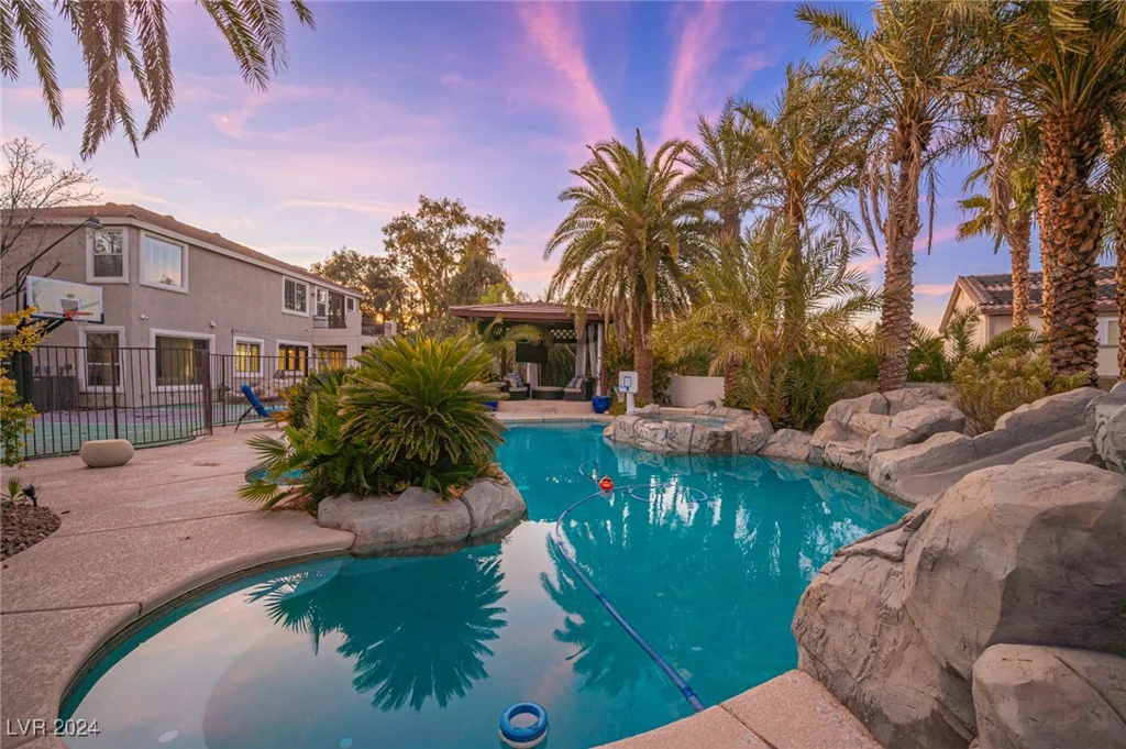 320 Glistening Cloud, Henderson, NV 89012