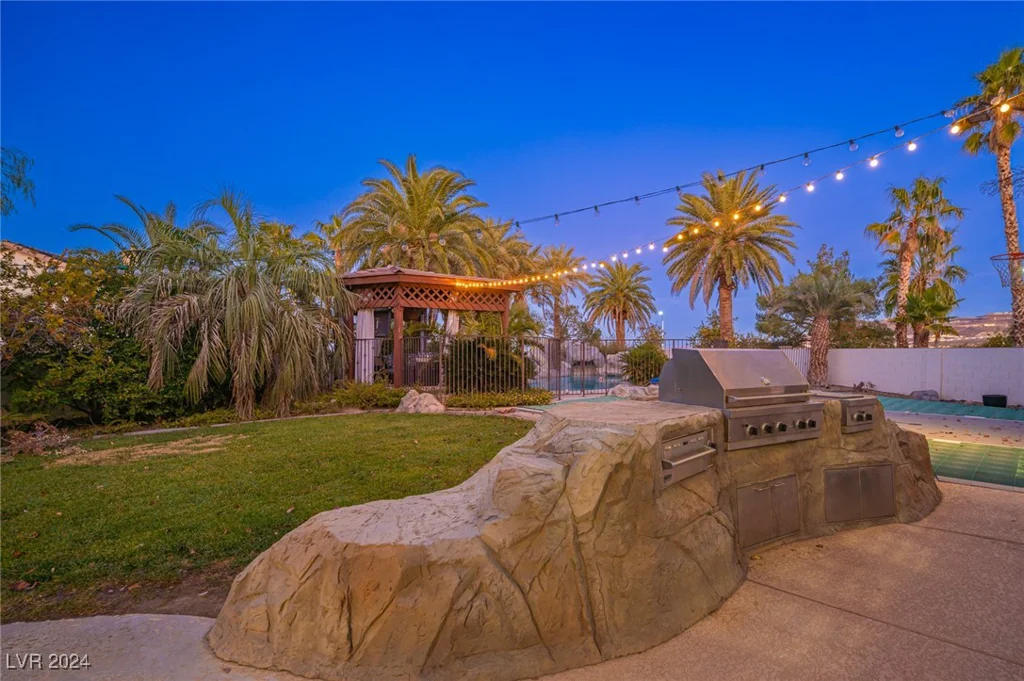 320 Glistening Cloud, Henderson, NV 89012