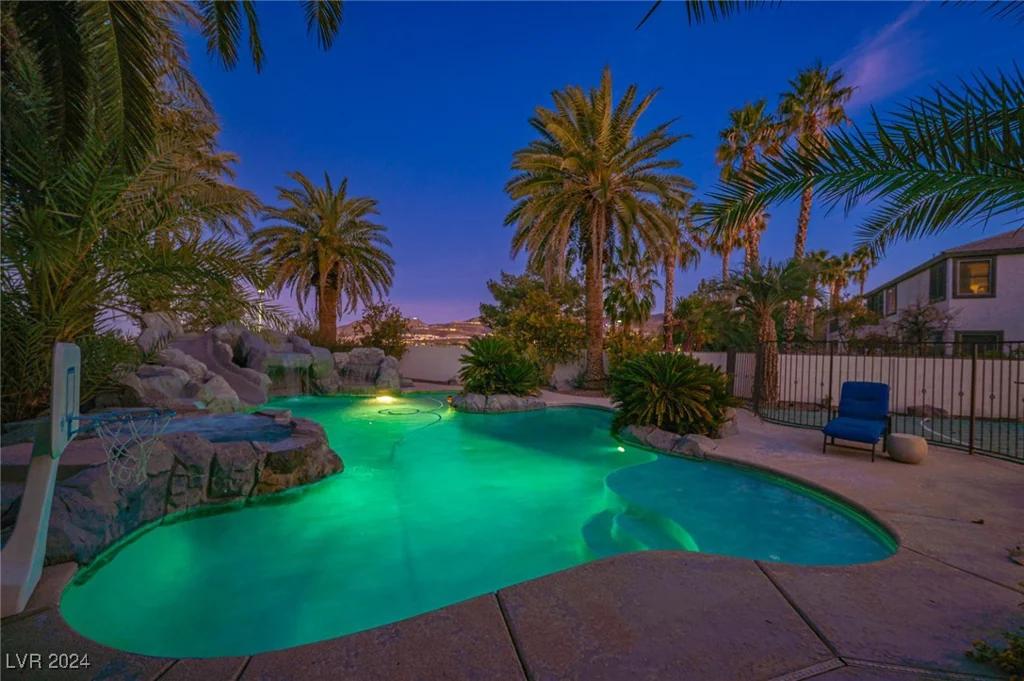 320 Glistening Cloud, Henderson, NV 89012