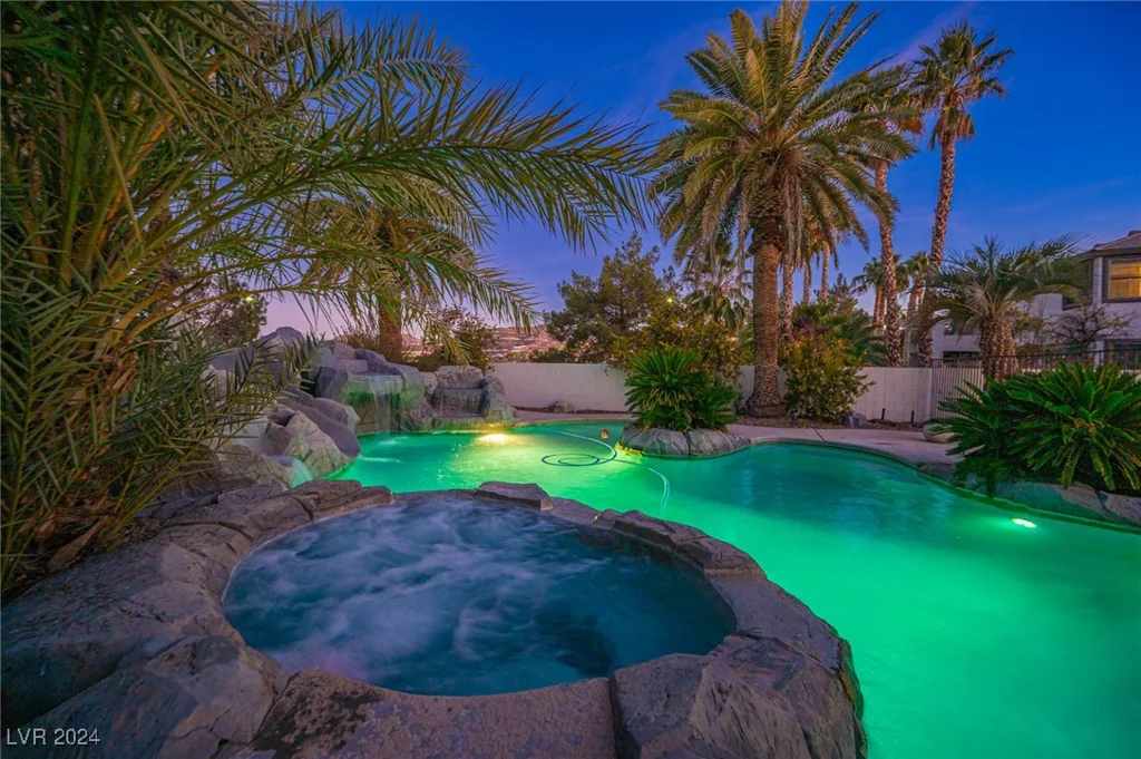 320 Glistening Cloud, Henderson, NV 89012
