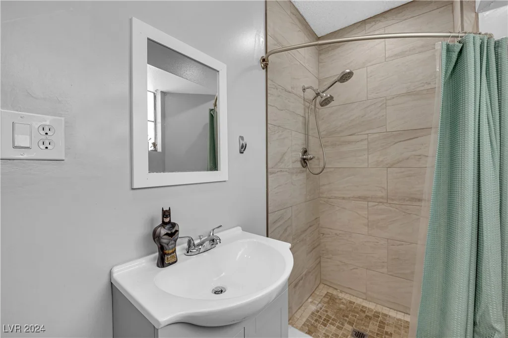 6109 Empire, Las Vegas, NV 89107