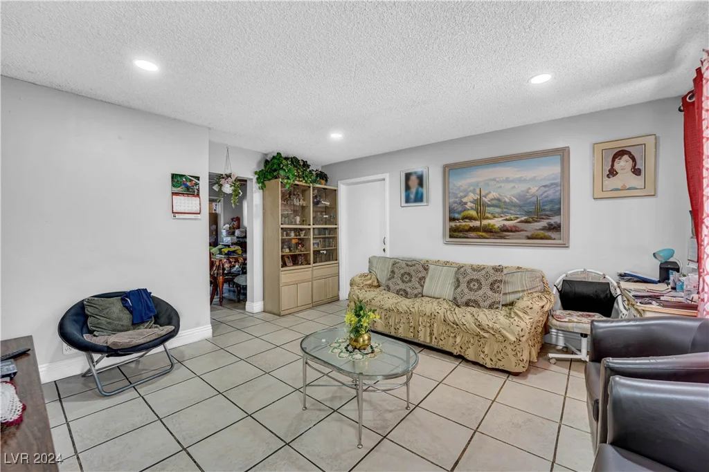 6109 Empire, Las Vegas, NV 89107