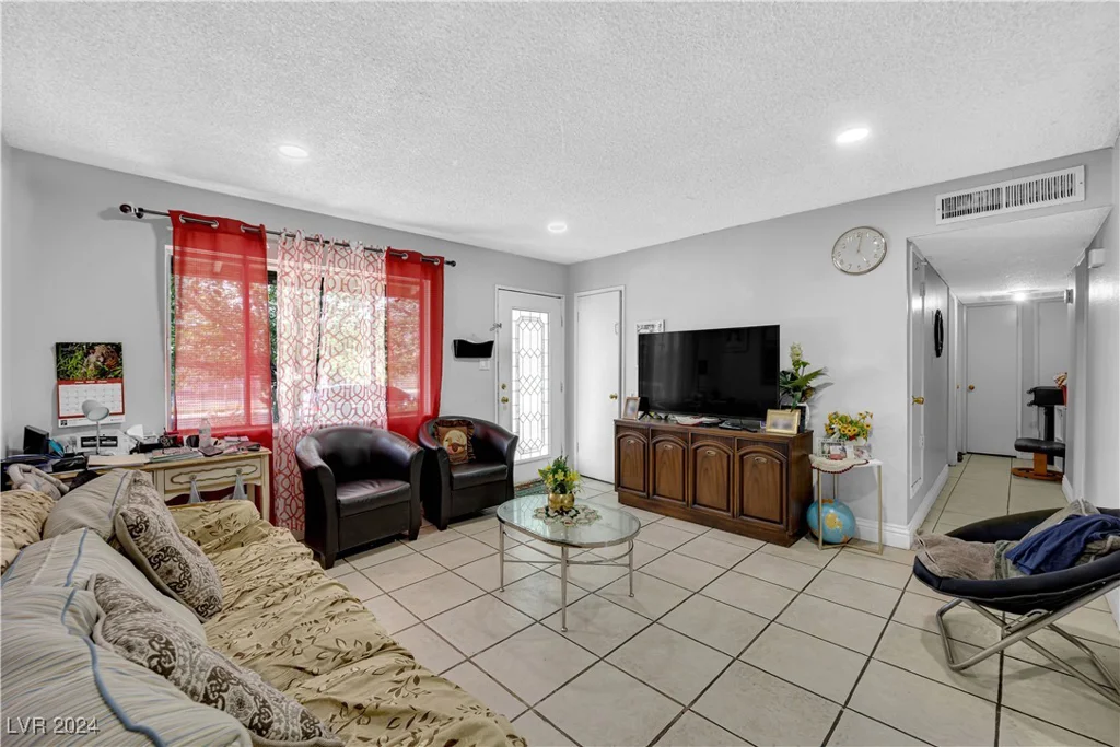 6109 Empire, Las Vegas, NV 89107