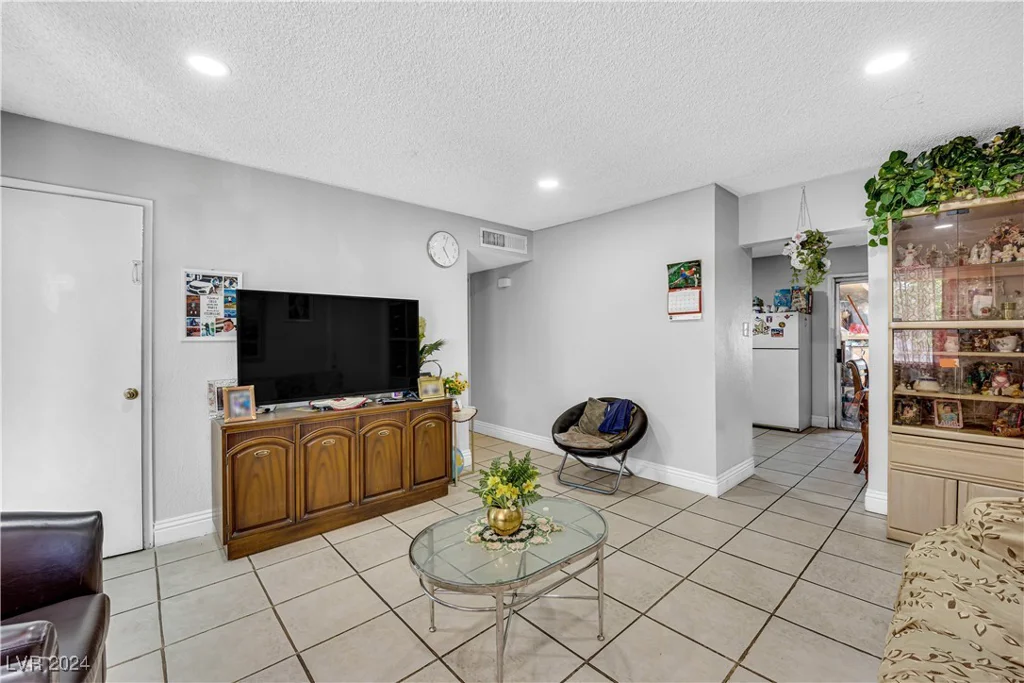 6109 Empire, Las Vegas, NV 89107