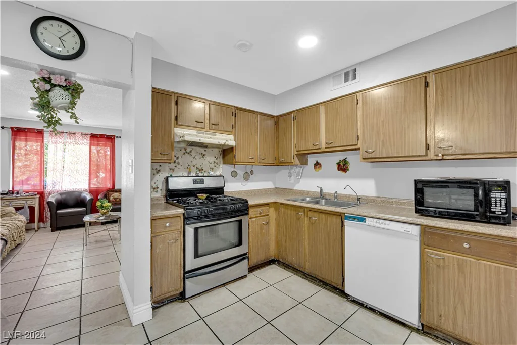 6109 Empire, Las Vegas, NV 89107
