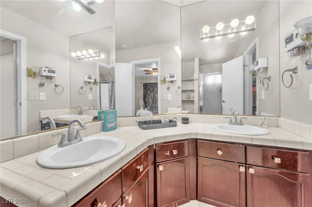 1550 Desertaire, Las Vegas, NV 89110