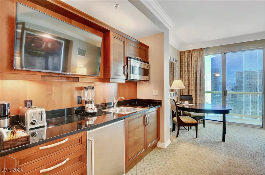 125 Harmon, Las Vegas, NV 89109