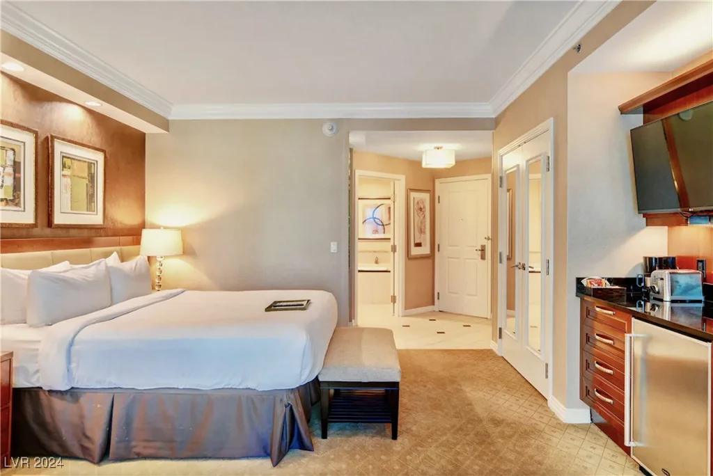 125 Harmon, Las Vegas, NV 89109