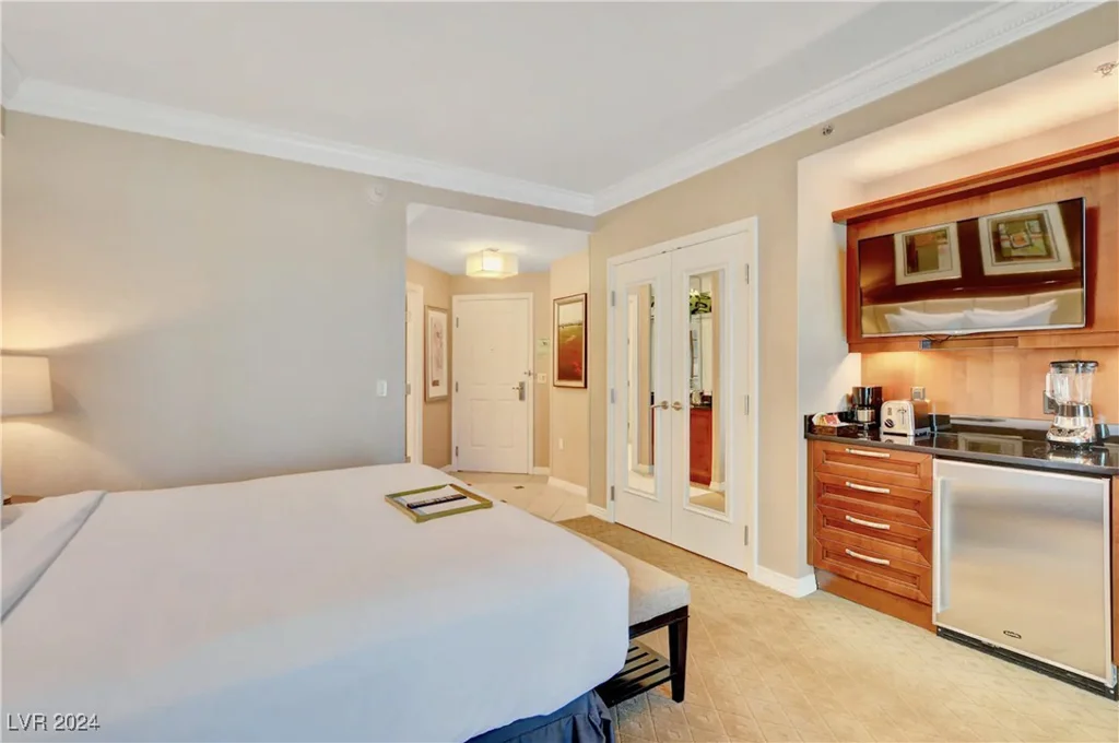 125 Harmon, Las Vegas, NV 89109