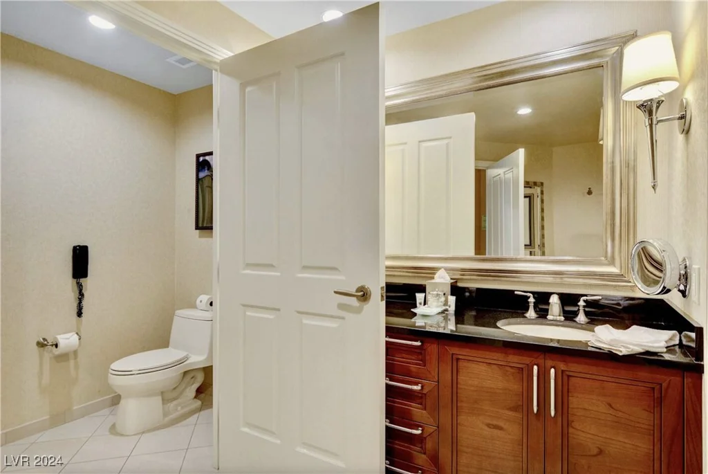 125 Harmon, Las Vegas, NV 89109