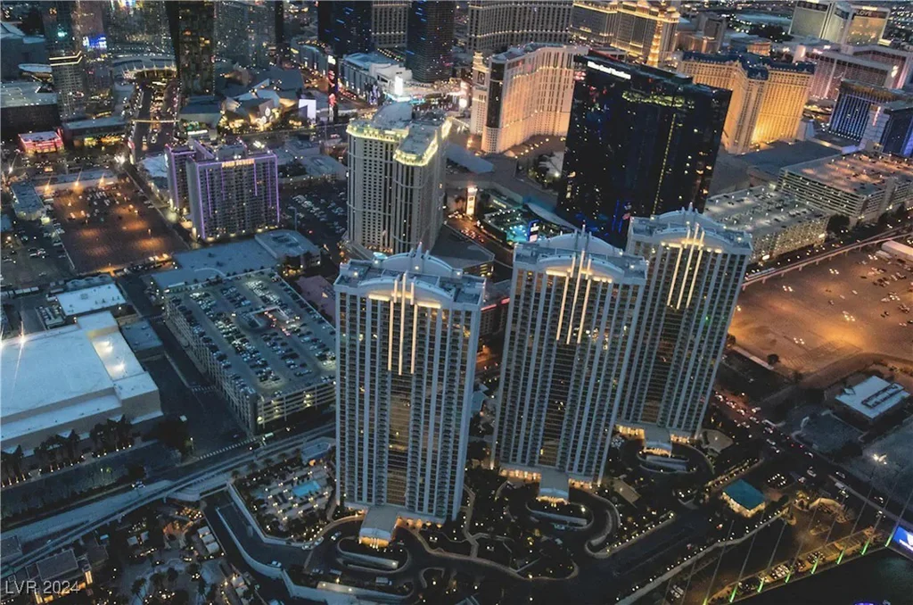 125 Harmon, Las Vegas, NV 89109