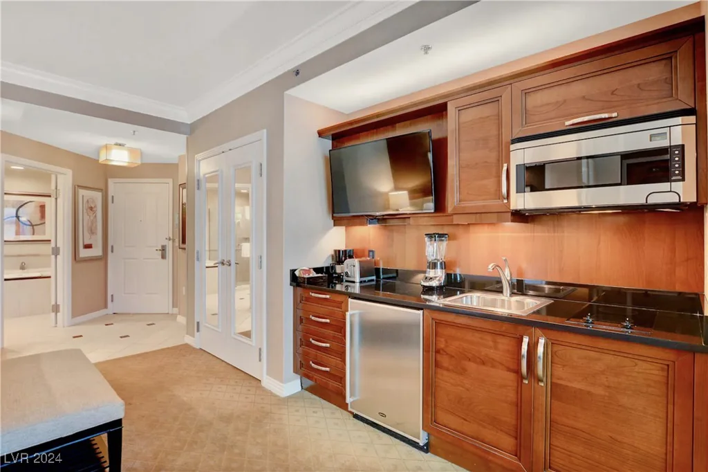 125 Harmon, Las Vegas, NV 89109