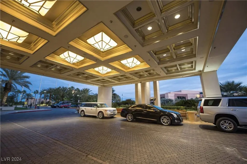 125 Harmon, Las Vegas, NV 89109