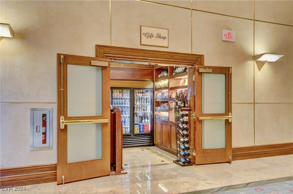 125 Harmon, Las Vegas, NV 89109