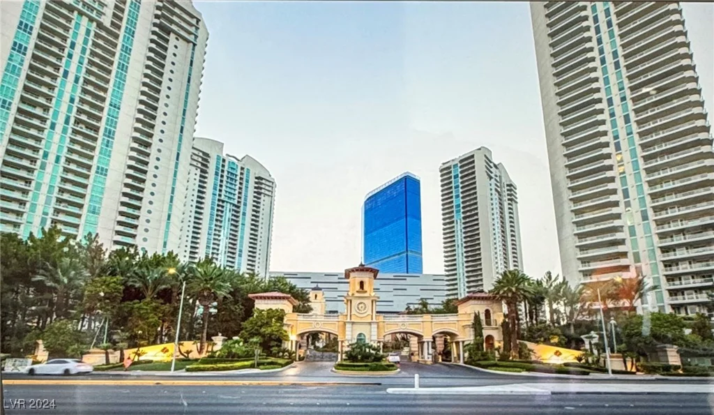 2747 Paradise, Las Vegas, NV 89109