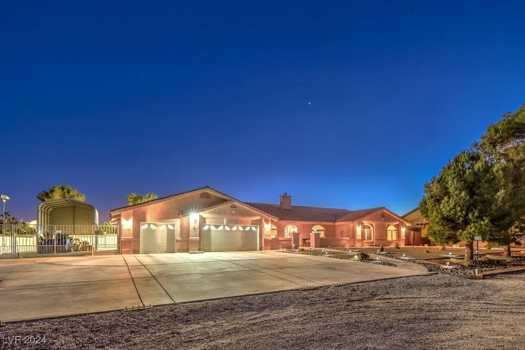 8635 Cougar, Las Vegas, NV 89148