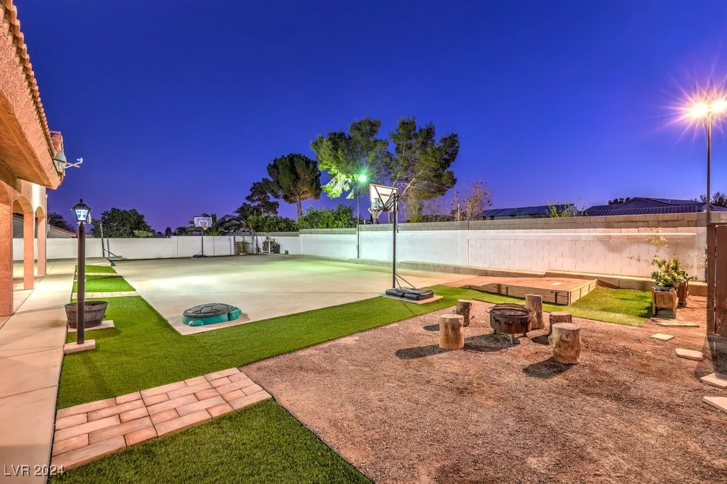 8635 Cougar, Las Vegas, NV 89148
