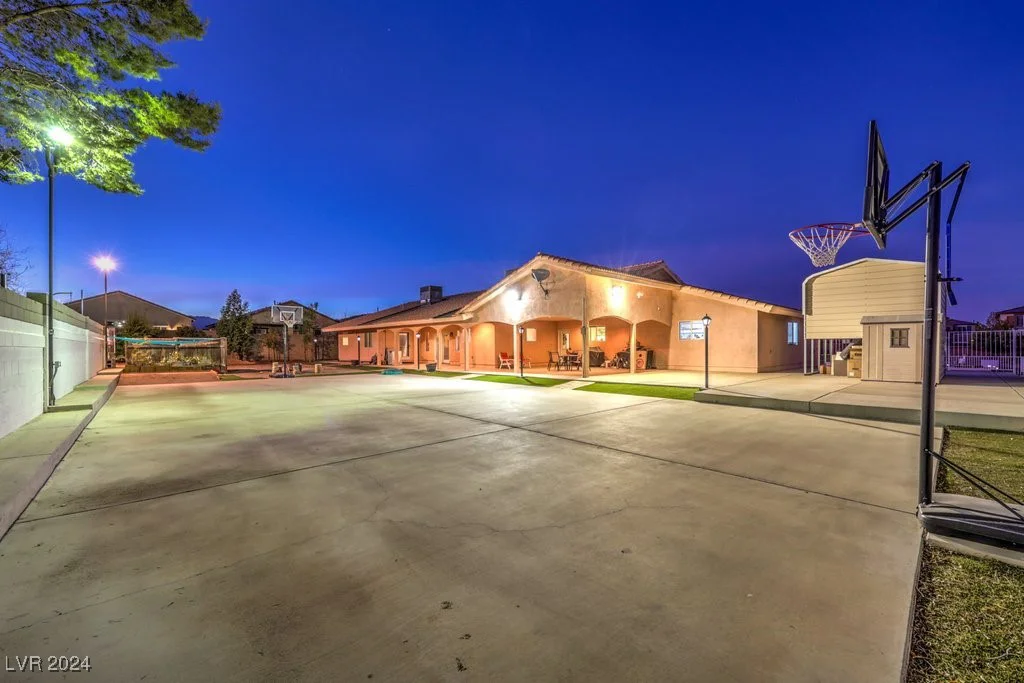 8635 Cougar, Las Vegas, NV 89148