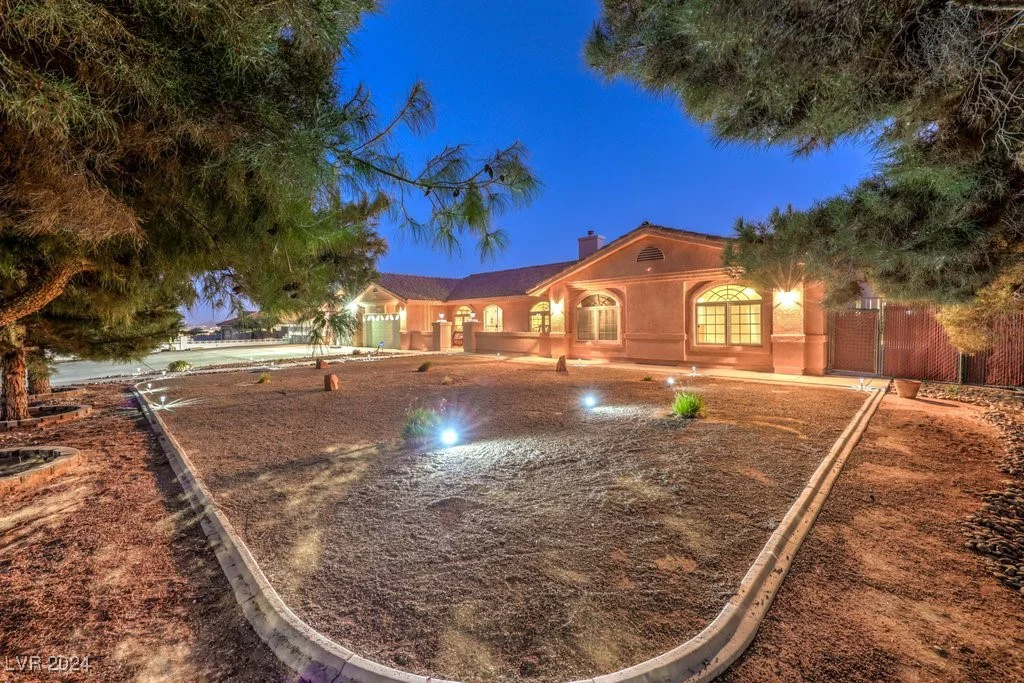 8635 Cougar, Las Vegas, NV 89148
