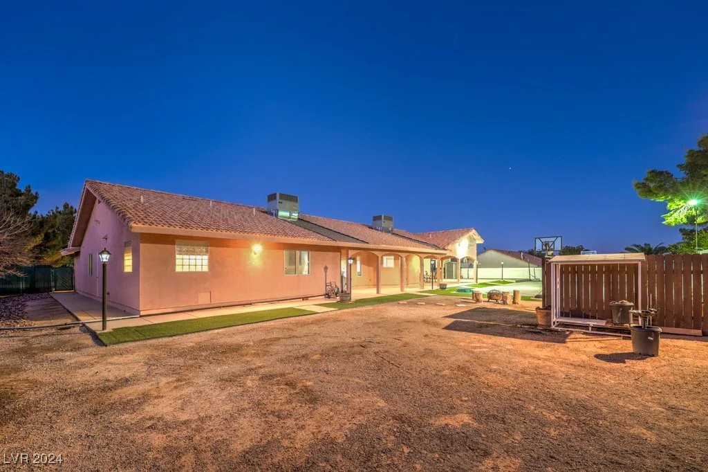 8635 Cougar, Las Vegas, NV 89148
