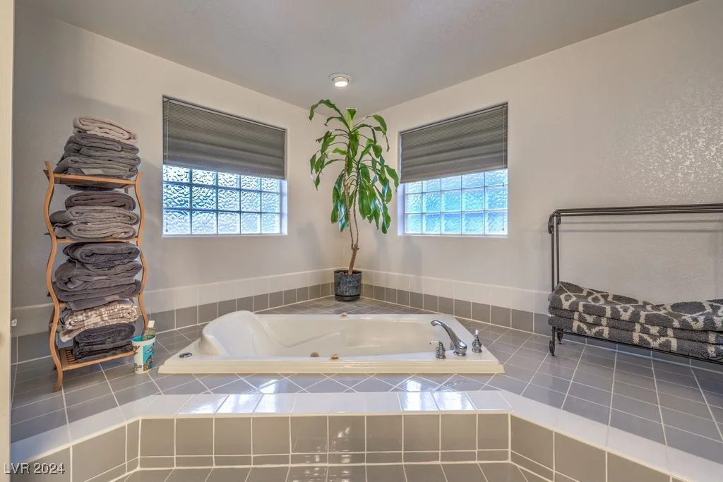 8635 Cougar, Las Vegas, NV 89148