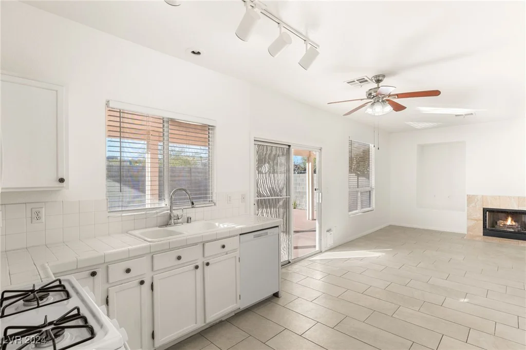 3837 Willowview, Las Vegas, NV 89147