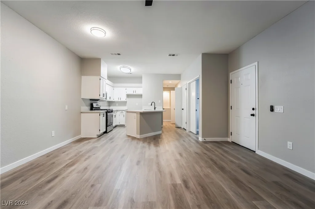 5415 Harmon, Las Vegas, NV 89103