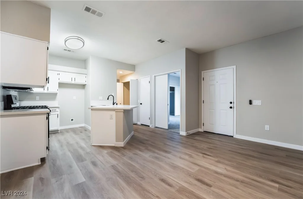 5415 Harmon, Las Vegas, NV 89103
