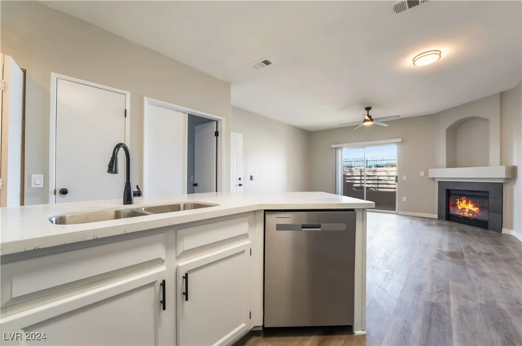 5415 Harmon, Las Vegas, NV 89103