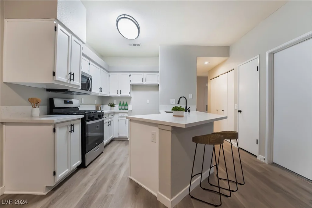 5415 Harmon, Las Vegas, NV 89103
