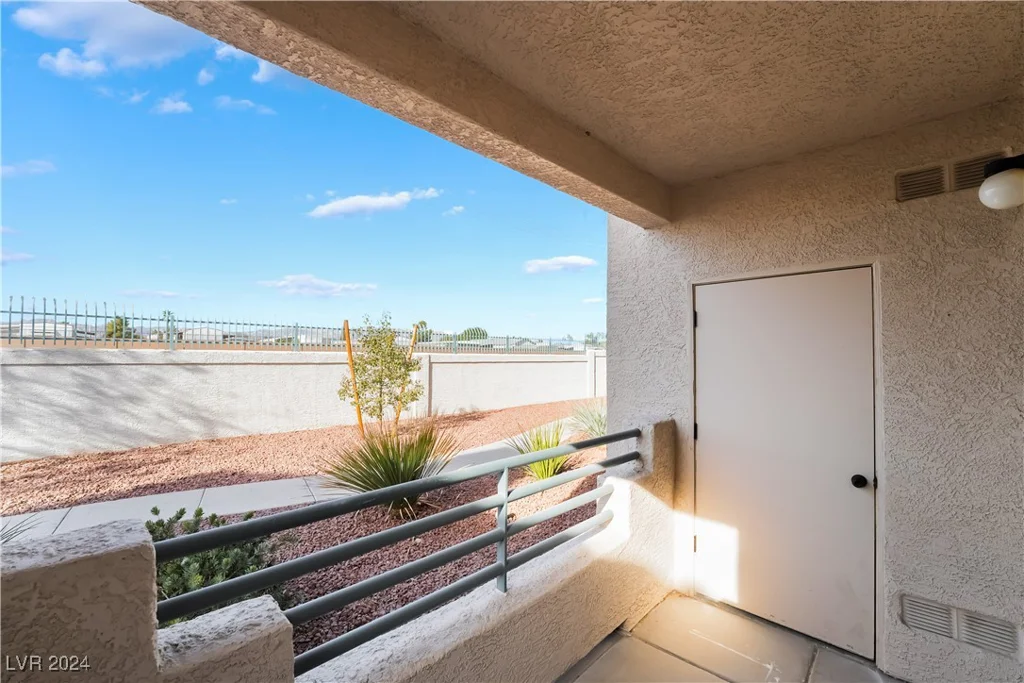 5415 Harmon, Las Vegas, NV 89103