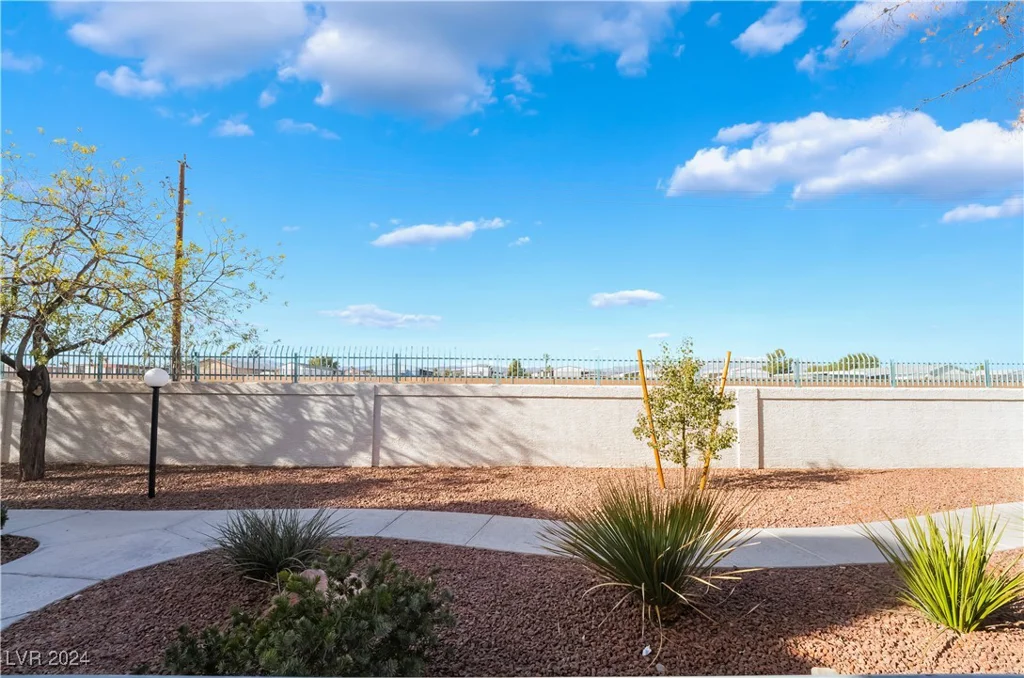 5415 Harmon, Las Vegas, NV 89103