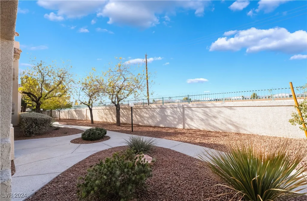 5415 Harmon, Las Vegas, NV 89103