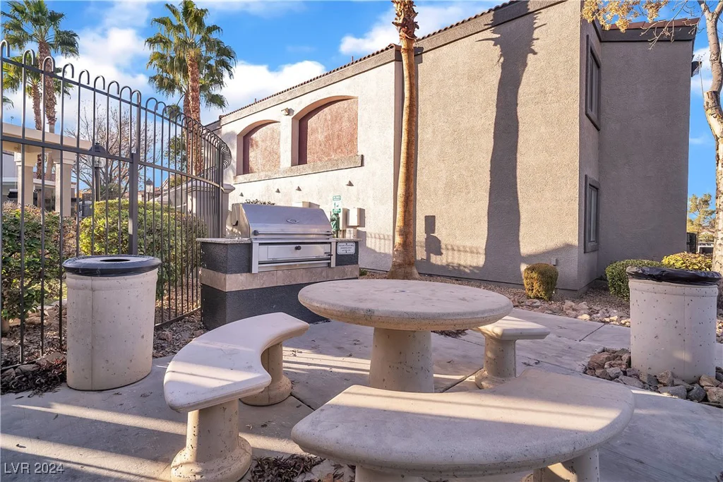 950 Seven Hills, Henderson, NV 89052
