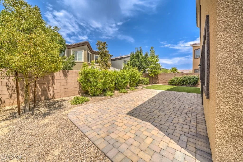 90 Einstein Ridge, Las Vegas, NV 89183