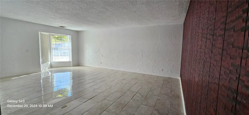 2504 Llewellyn, Las Vegas, NV 89102